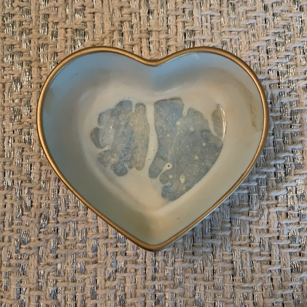 Heart-shaped ring dish